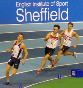 Adam Thompson in 3rd chases winner Luke Edwards in 400m