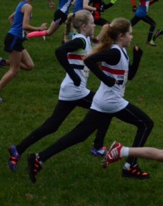 Fran Price & Mia Smith stride for stride in U13G race