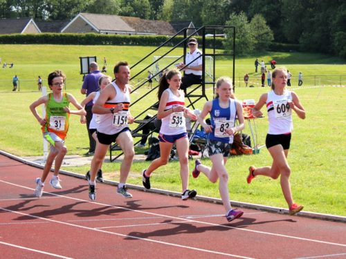 609 Jenny Williamson, 539 Hannah Doyle & Faye Hannaway
